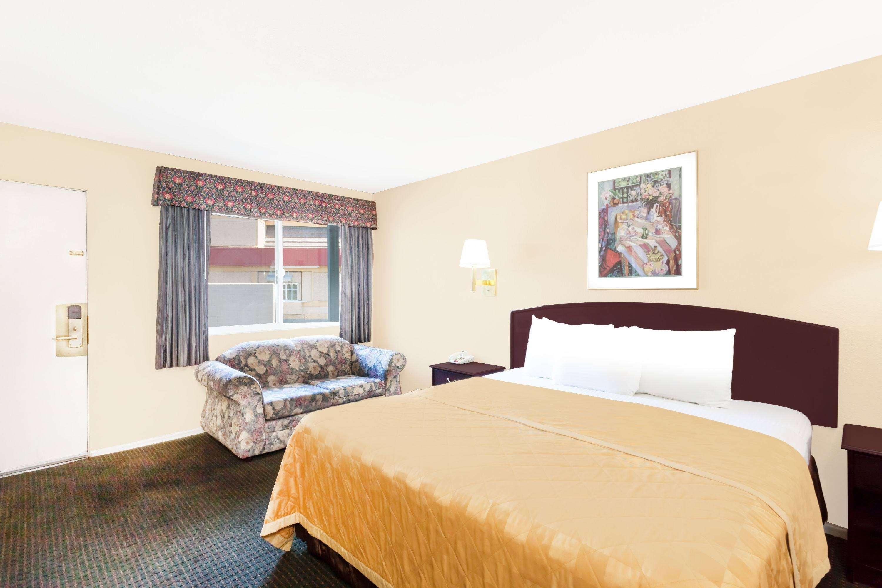 Travelodge By Wyndham Hotel 2*