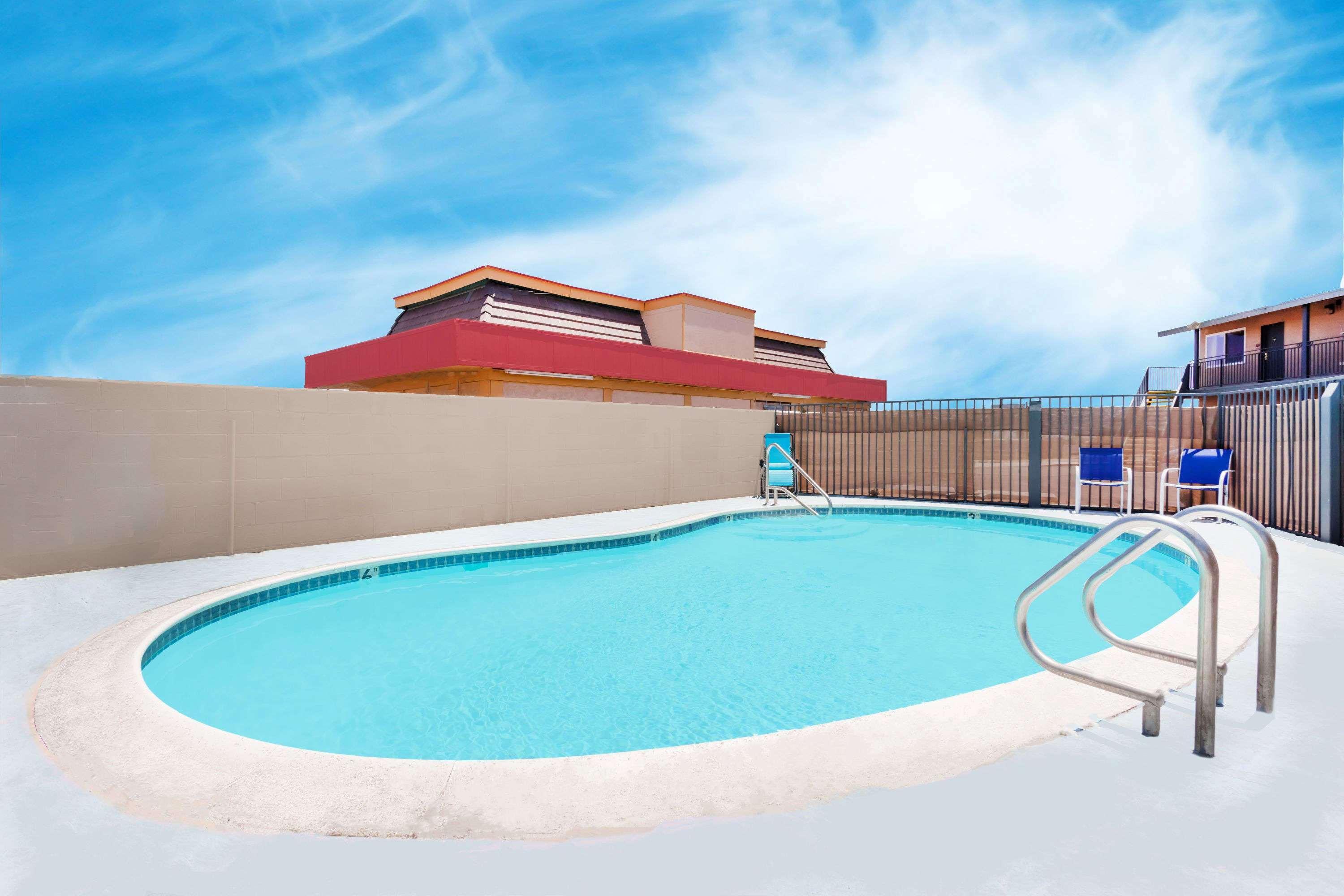 Travelodge By Wyndham Hotel 2*